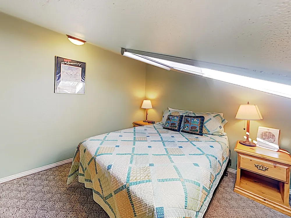 Choice Ski Haven W/ Pool & Hot Tub: Mins To Slopes 1 Bedroom Condo