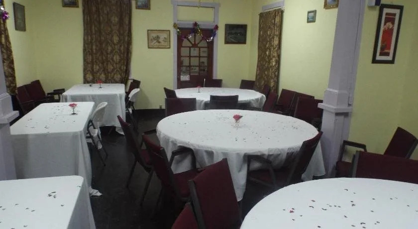 Tropical Court Inn
