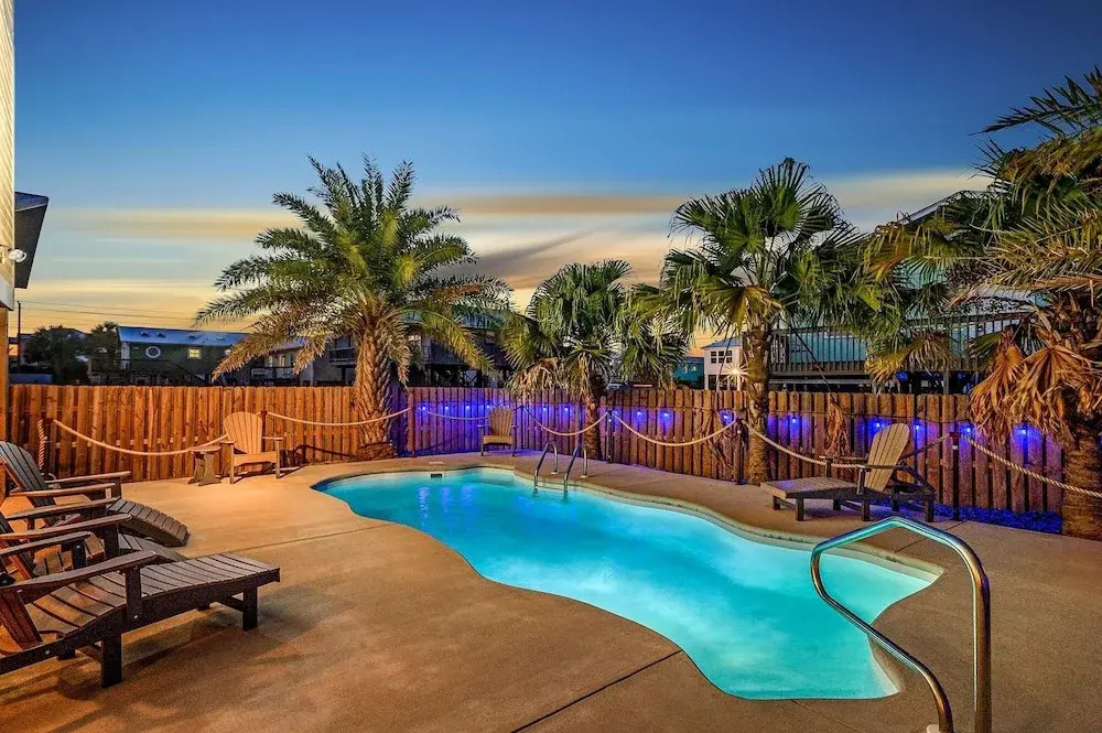 Gorgeous East Beach W/ Pool - Steps To Sand 5 Bedroom Home