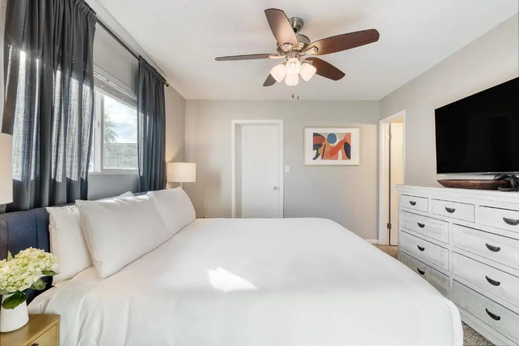 Lotus by Avantstay Basketball Court, Pool, Bbq, Outdoor Dining & Fire Pit!