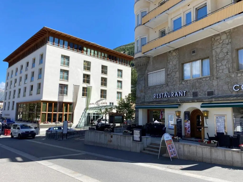 Dachwohnung im Alpenstil, 60m2 für 2P, mit Garage BM186