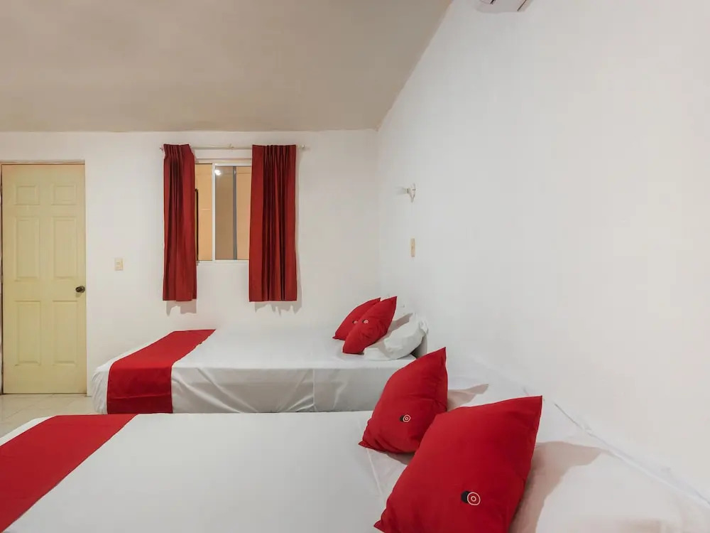 HOTEL LOS CEDROs