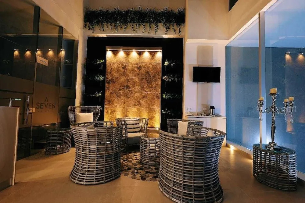Seven Inn Hotel