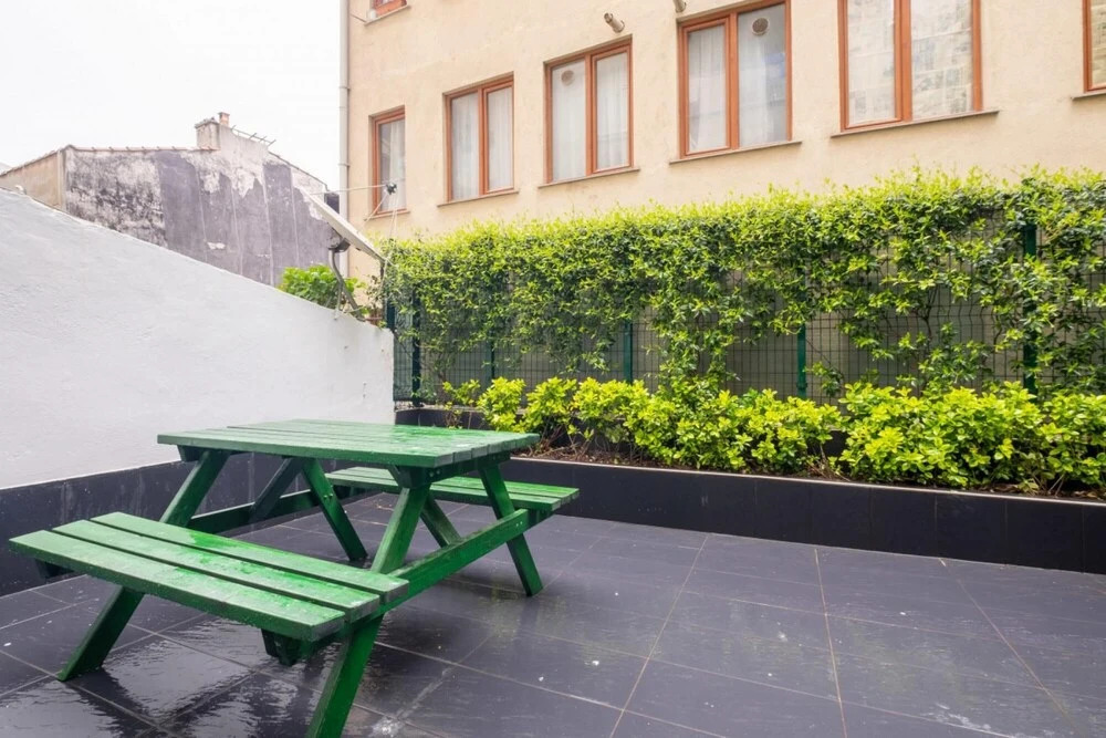 Home With Private Garden Close to Osmanbey Metro