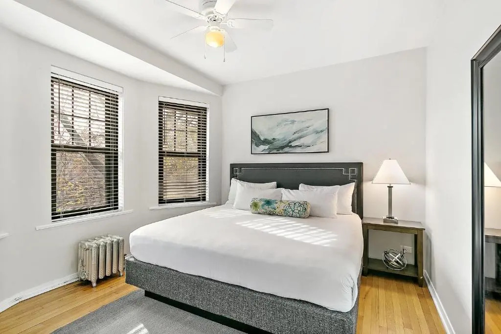Lit & Trendy 1-Bedroom Apt in the Iconic Hyde Park