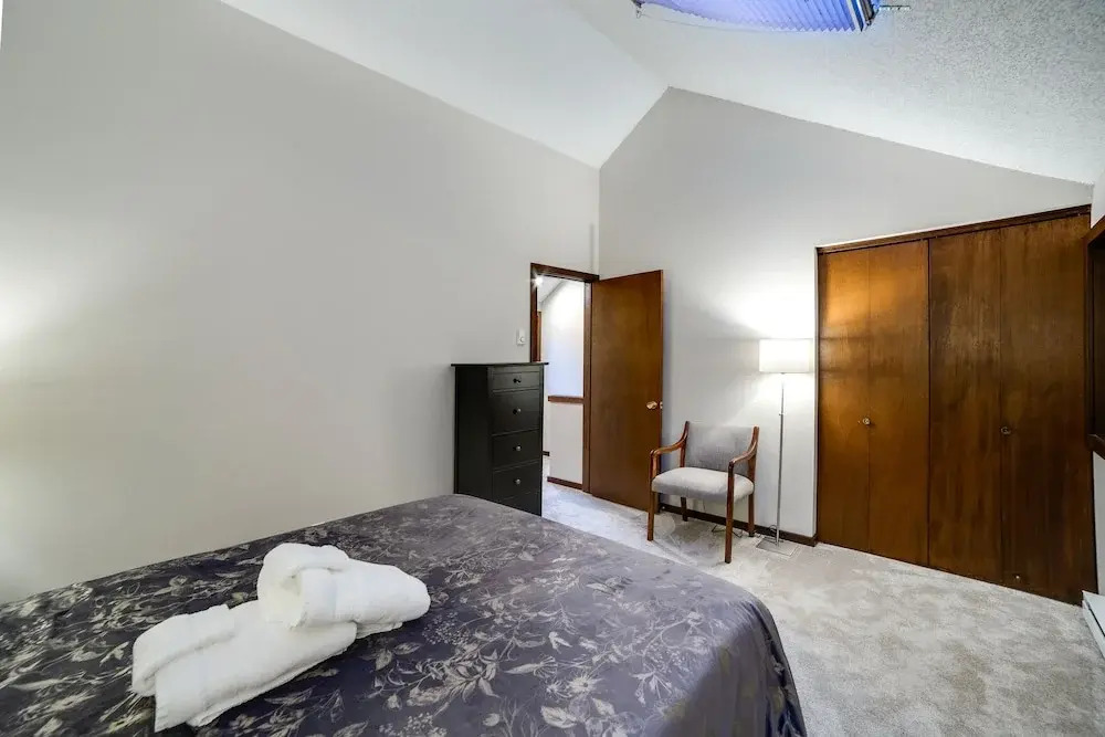 68SW - Fireplace - Washer/Dryer - Dishwasher- Sleeps 4