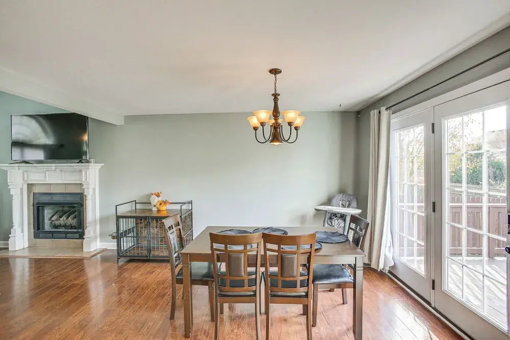 Large Clarksville Family Home ~ 4 Mi to Speedway!