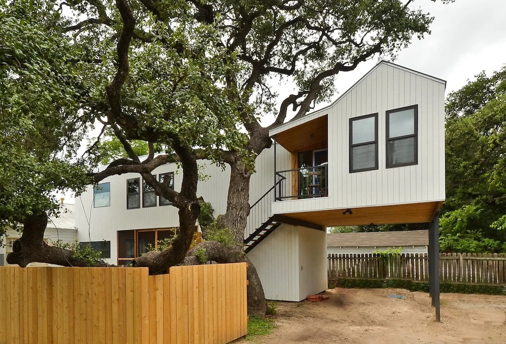 1BR SoCo Treehouse Studio by RedAwning