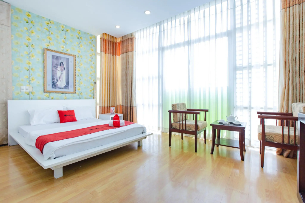 RedDoorz Plus @ Nguyen Thi Thap Street