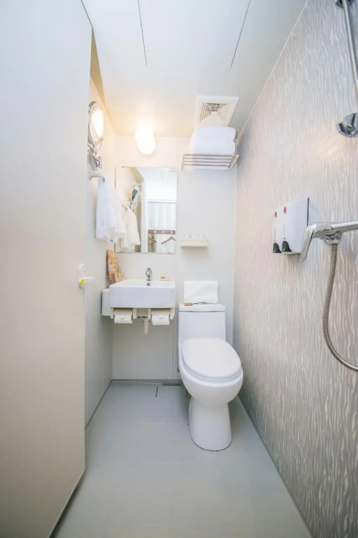 Qingdao MG Hotel l Walking distance to the beach & railway station & St Michaels Cathedral