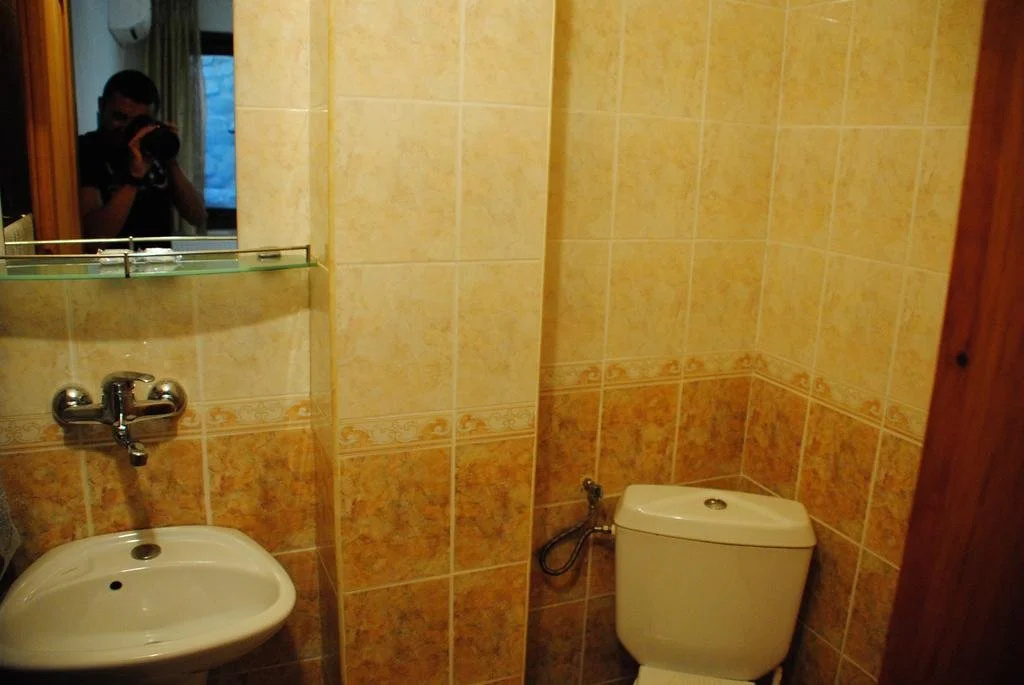 Tonis Guest House