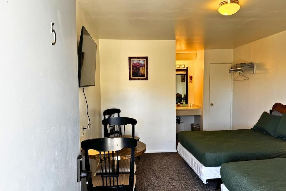 Travelers Motel