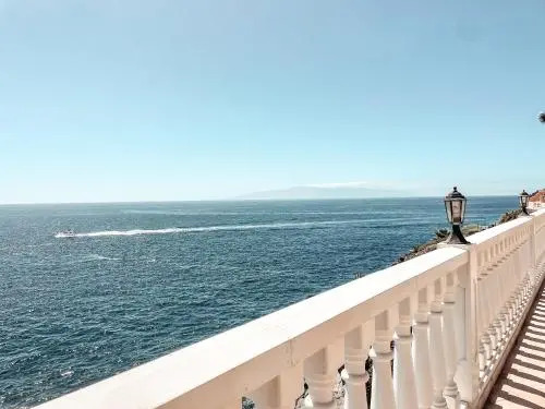 Villa Julia, First Line, 3 Bedrooms, Stunning Ocean View and Pool in Callao Salvaje