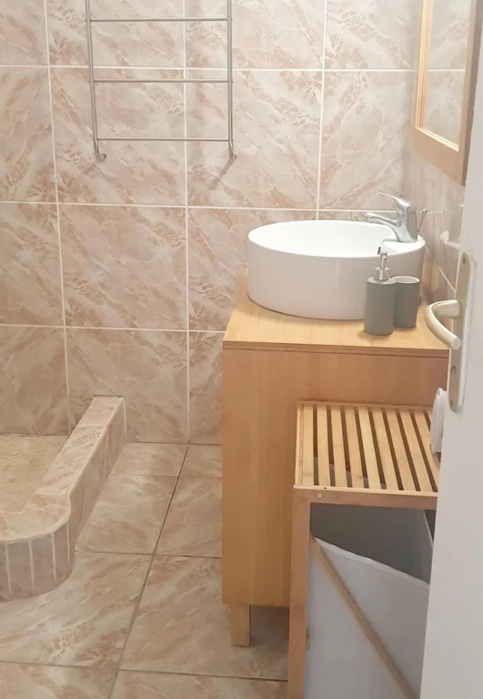 Apartment with One Bedroom in Le Gosier, with Wonderful Mountain View, Enclosed Garden And Wifi - 3 Km From the Beach