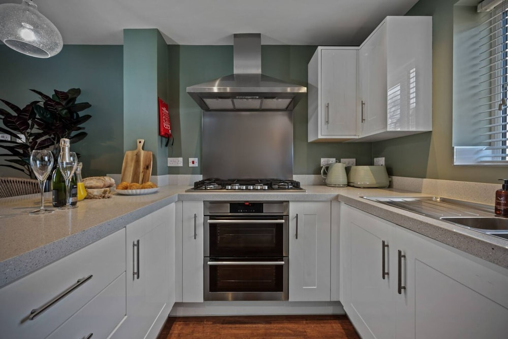 The Seven Residence - Hot tub, 5 min to Bicester Village, Pet friendly