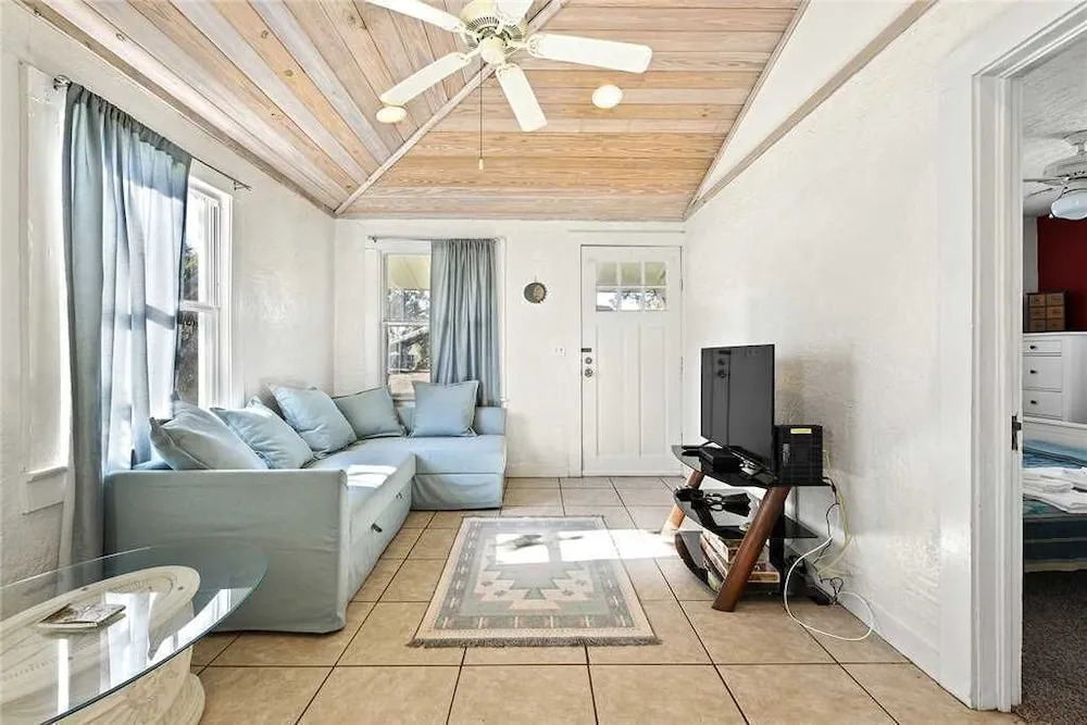 Coconut Cottage - Two Bedroom Home