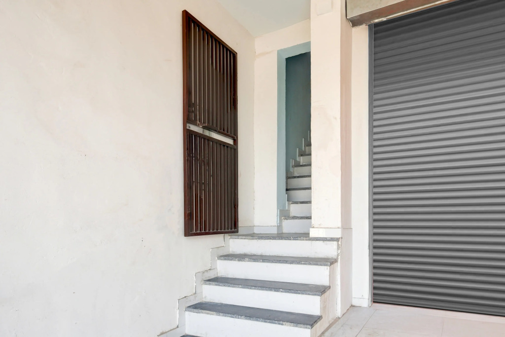 Super Collection O by OYO Nayagaon Vikas Nagar