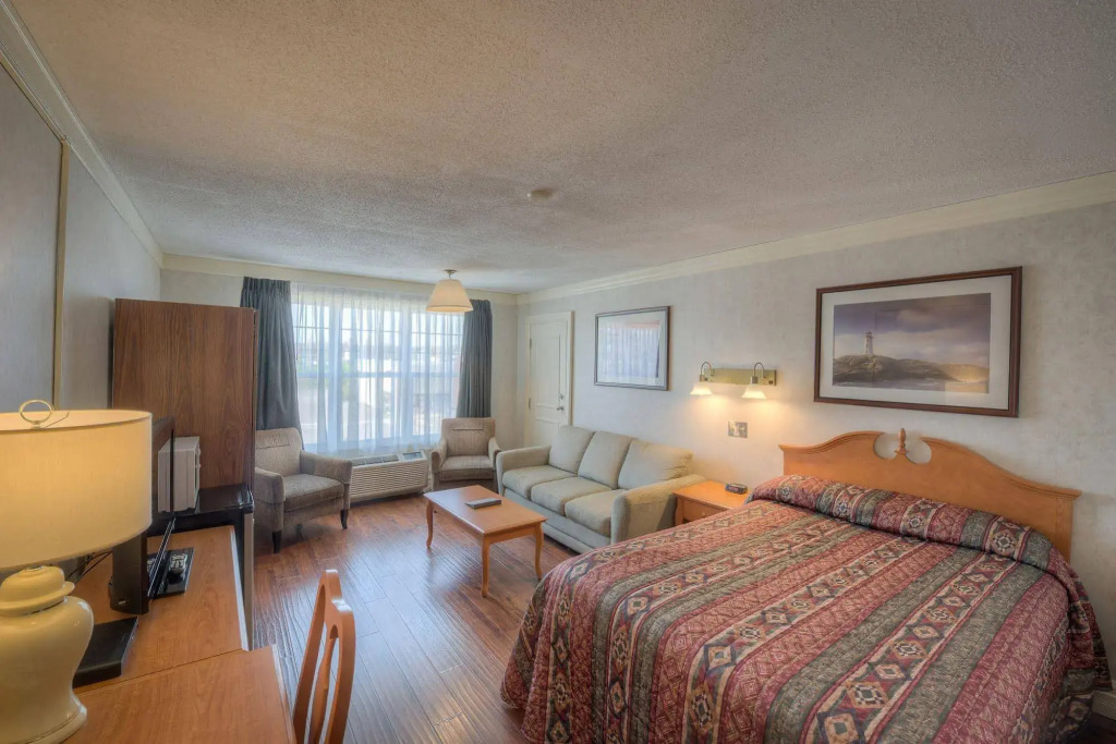 Claymore Inn and Suites