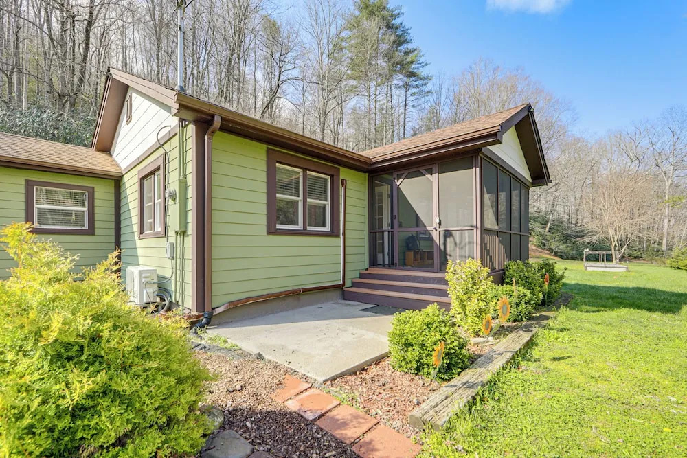 Quaint Mountain Charm! Robbinsville Hideaway