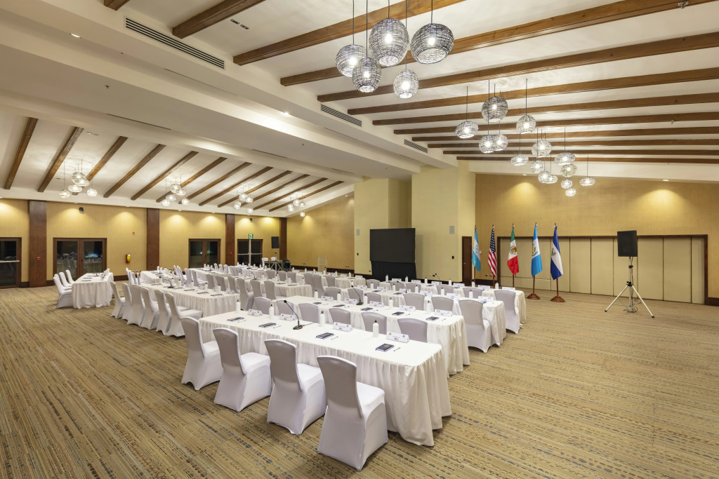 Indura Beach & Golf Resort, Curio Collection by Hilton