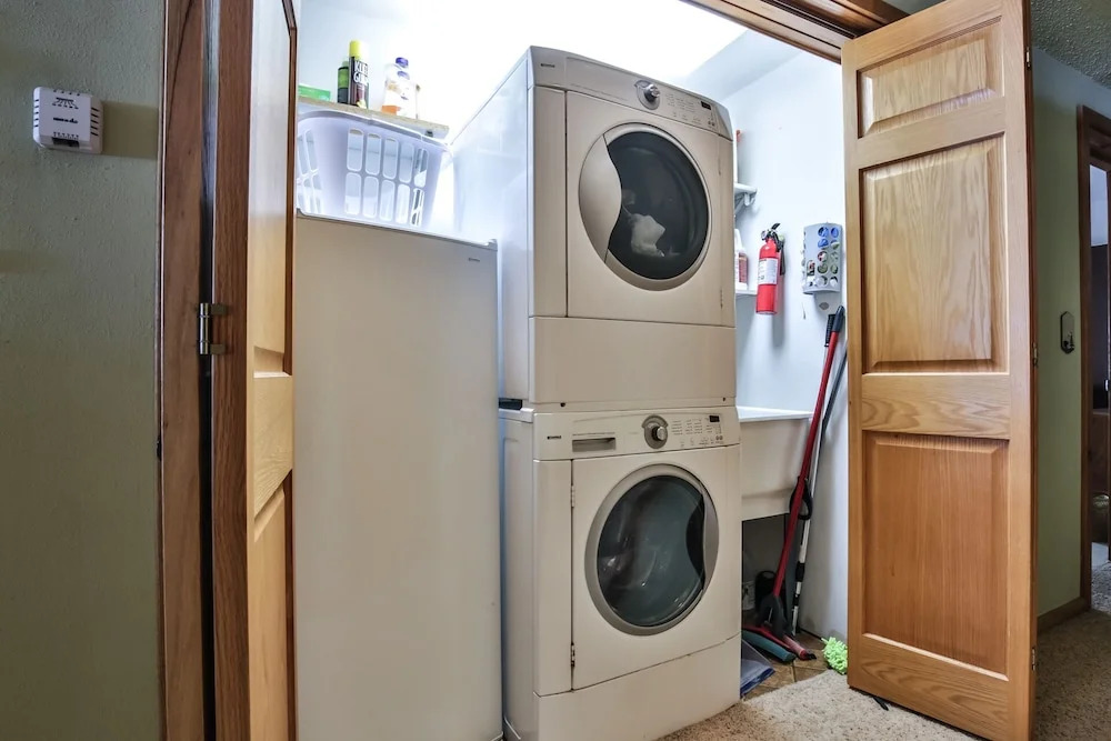 Content Retreat - 4 Br Home