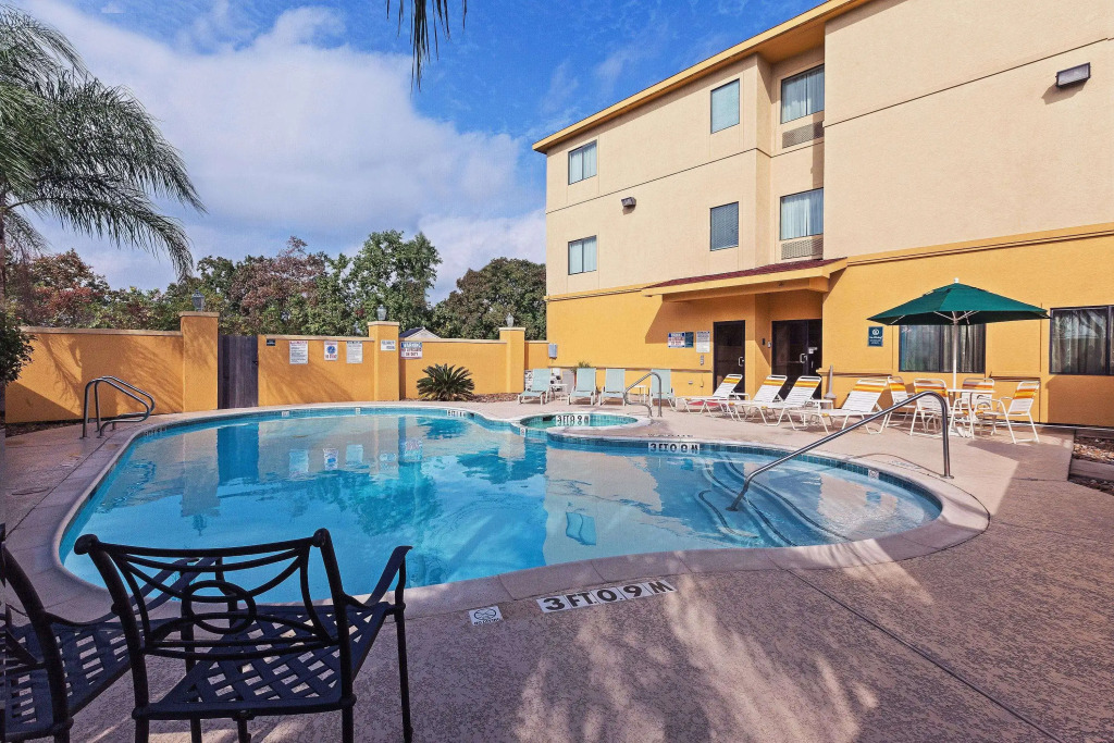 La Quinta Inn & Suites by Wyndham Pasadena