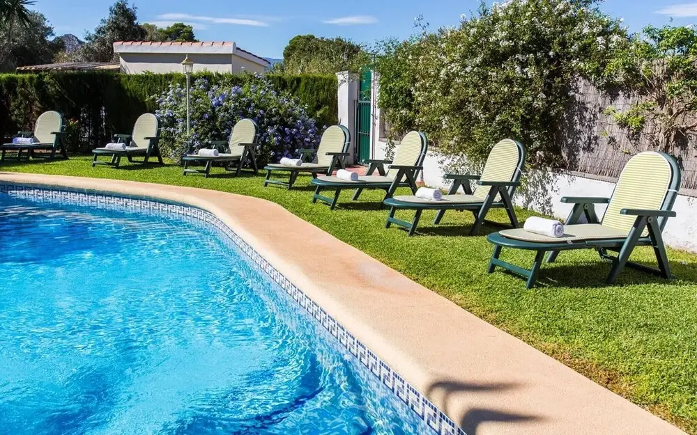 Private Pool, Garden, Barbecue and Beach Nearby