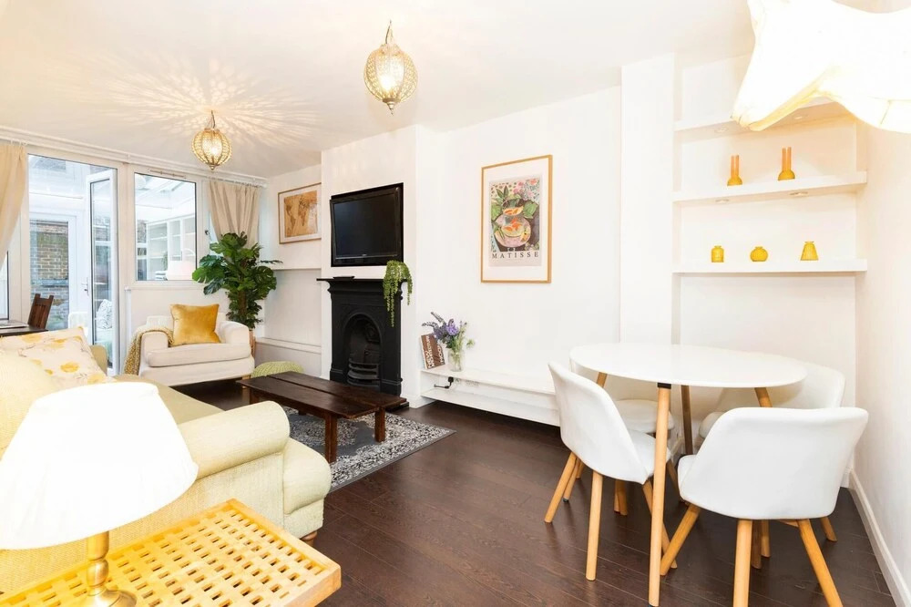 Contemporary 2BD Garden Maisonette Near Angel