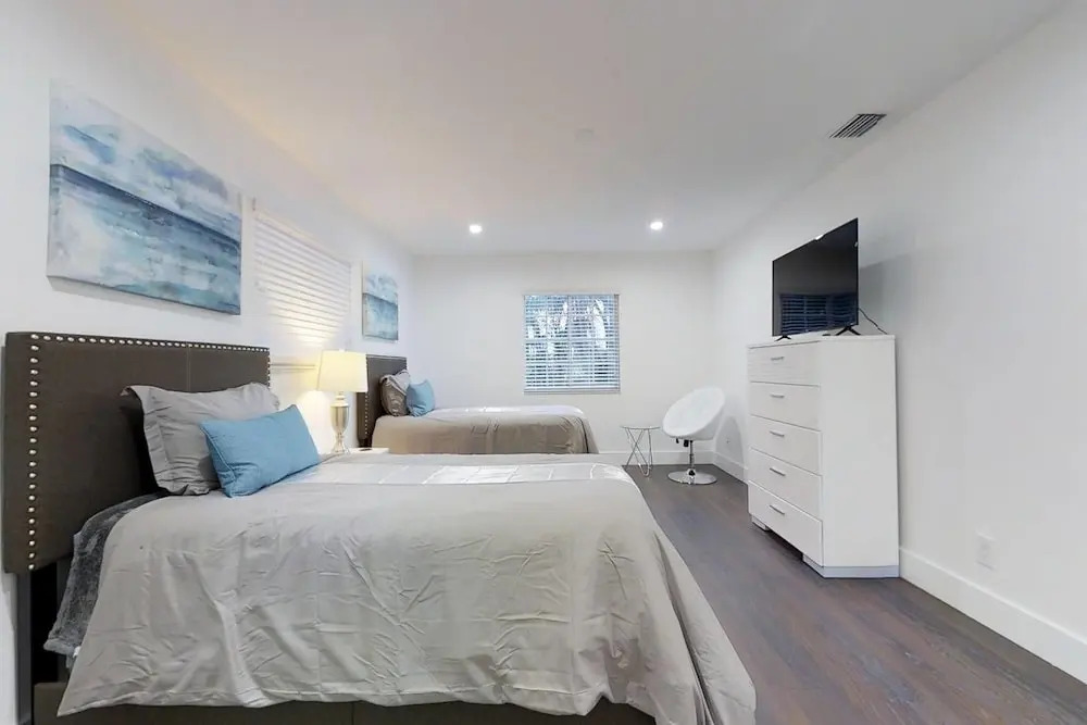 Beautiful Hollywood Beach 4 BR Home W Heated Pool