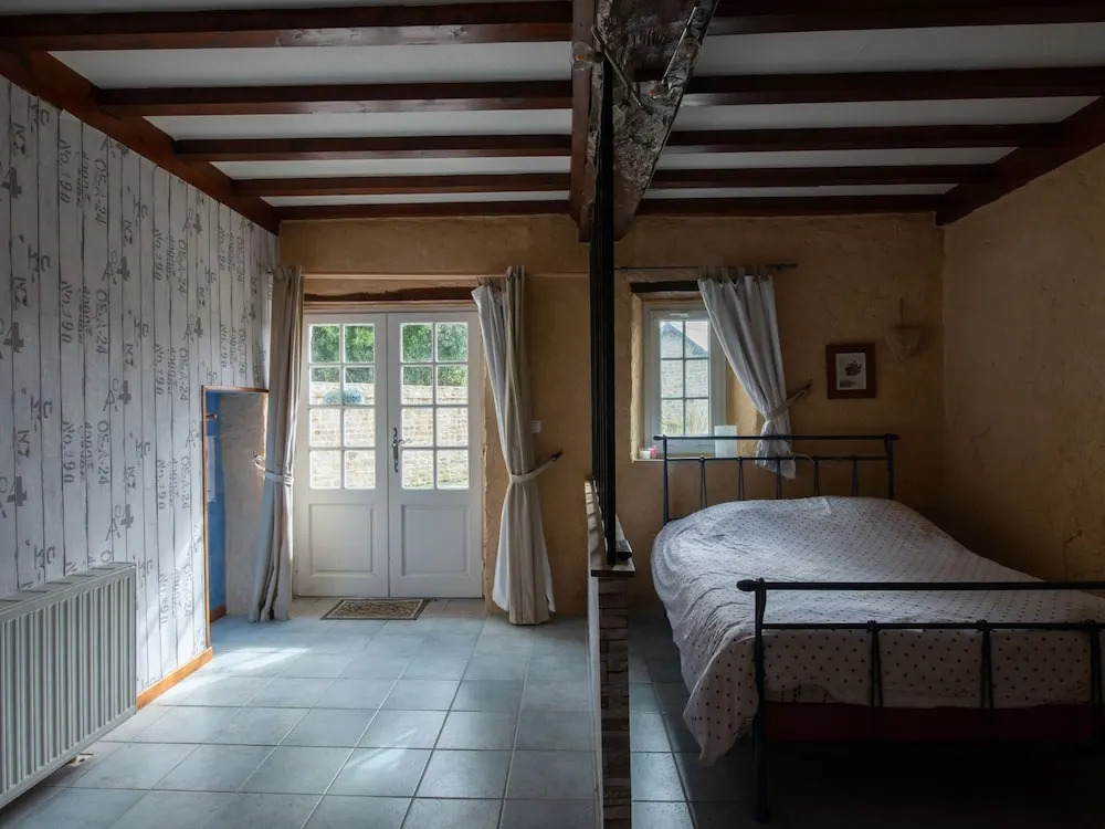 Cosy Holiday Home in Mandeville en Bassin With Garden