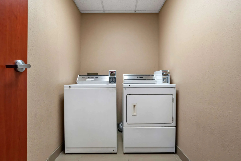 Comfort Inn & Suites Clinton - Jackson West
