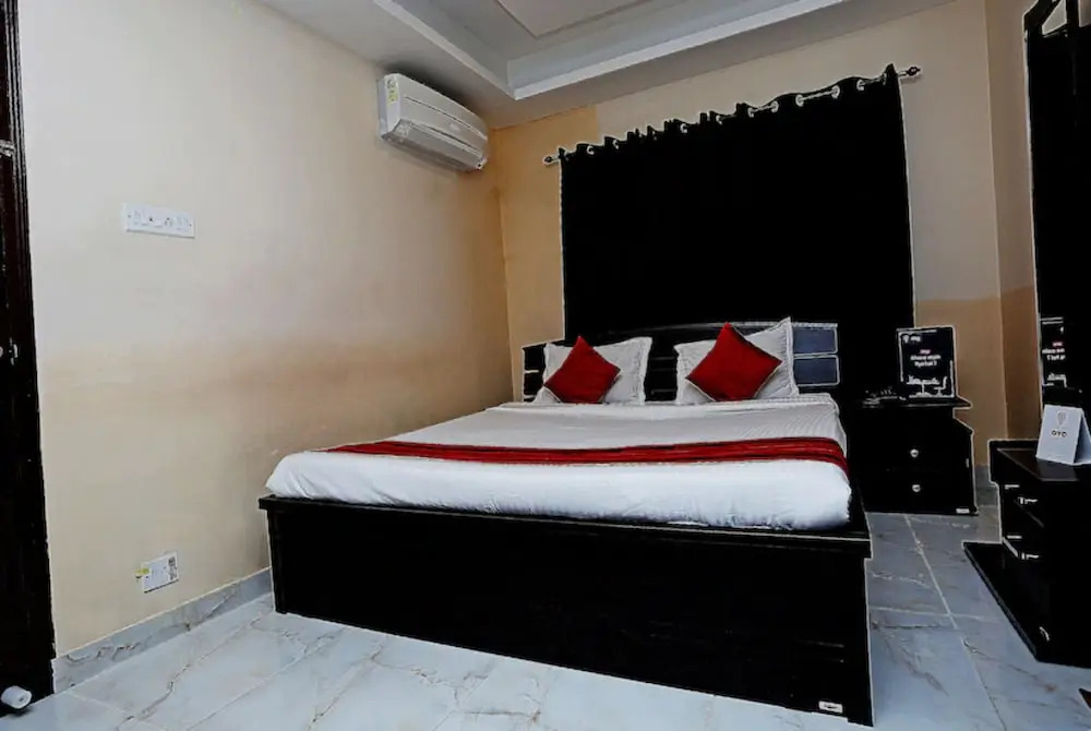 Goroomgo White Palace Hotel & Resort New Alipore Kolkata