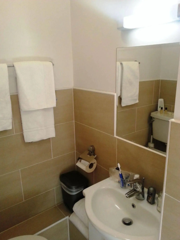 Nyton Hotel