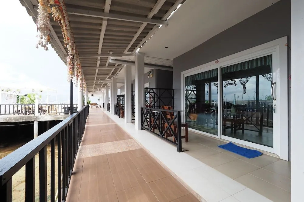 OYO 1100 Chidlom Resort