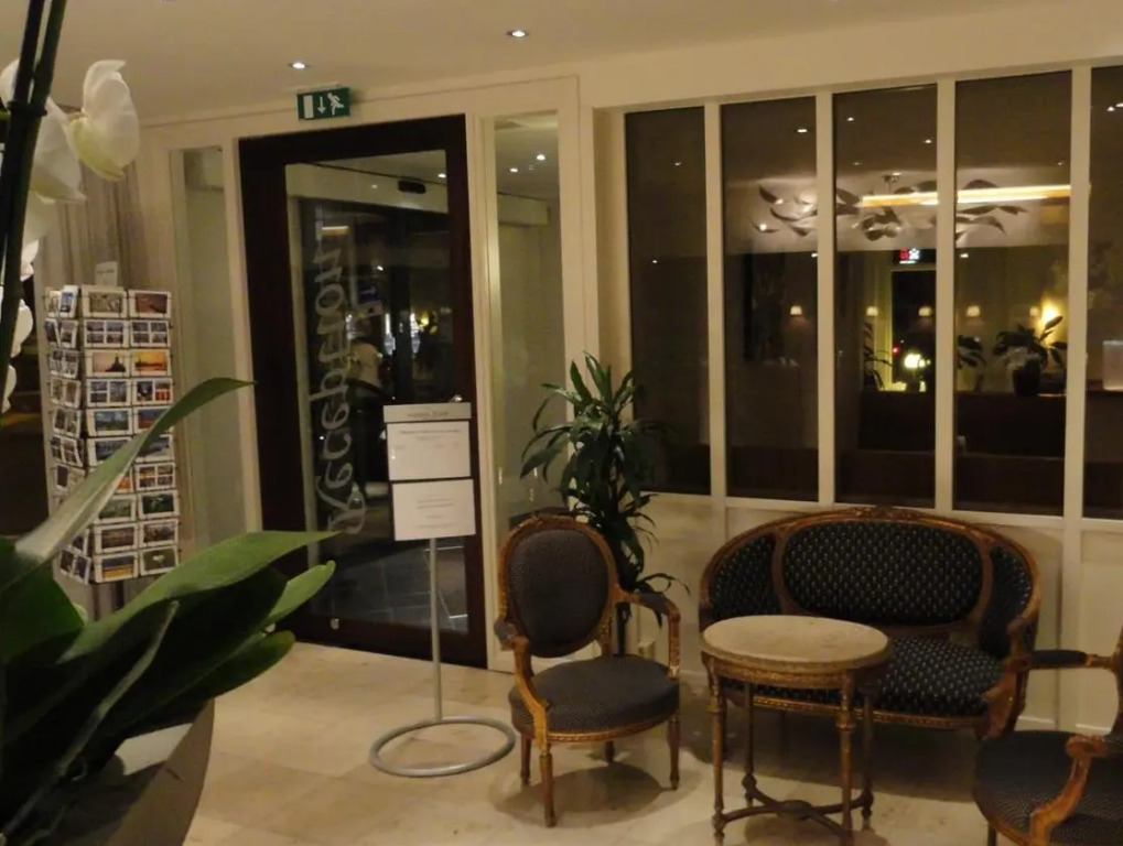 Hotel Lion DOr