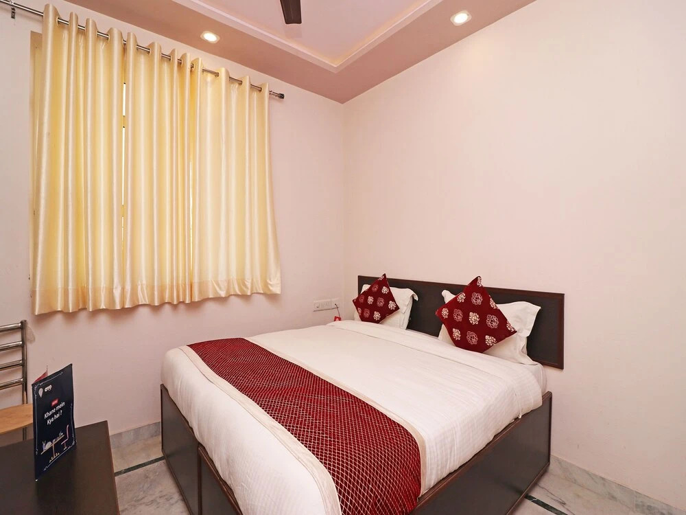 Oyo 13136 Hotel Taj Ansh 2