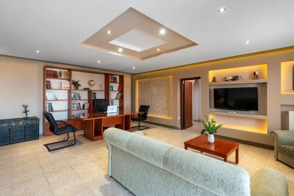 3 Roses Residence