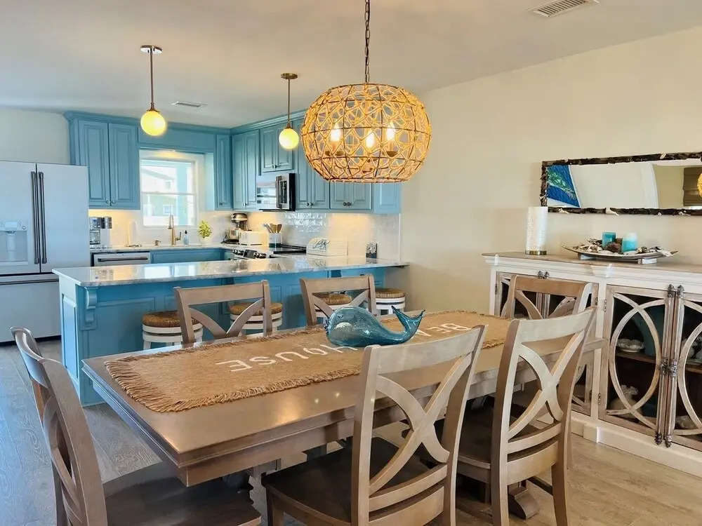 Salty Paradise 4 Bedroom Home by RedAwning