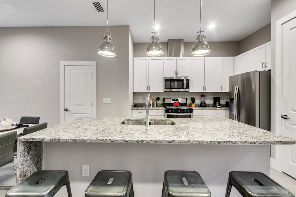 4 Bedrooms 45 Bathrooms Summerville 7588 Sd