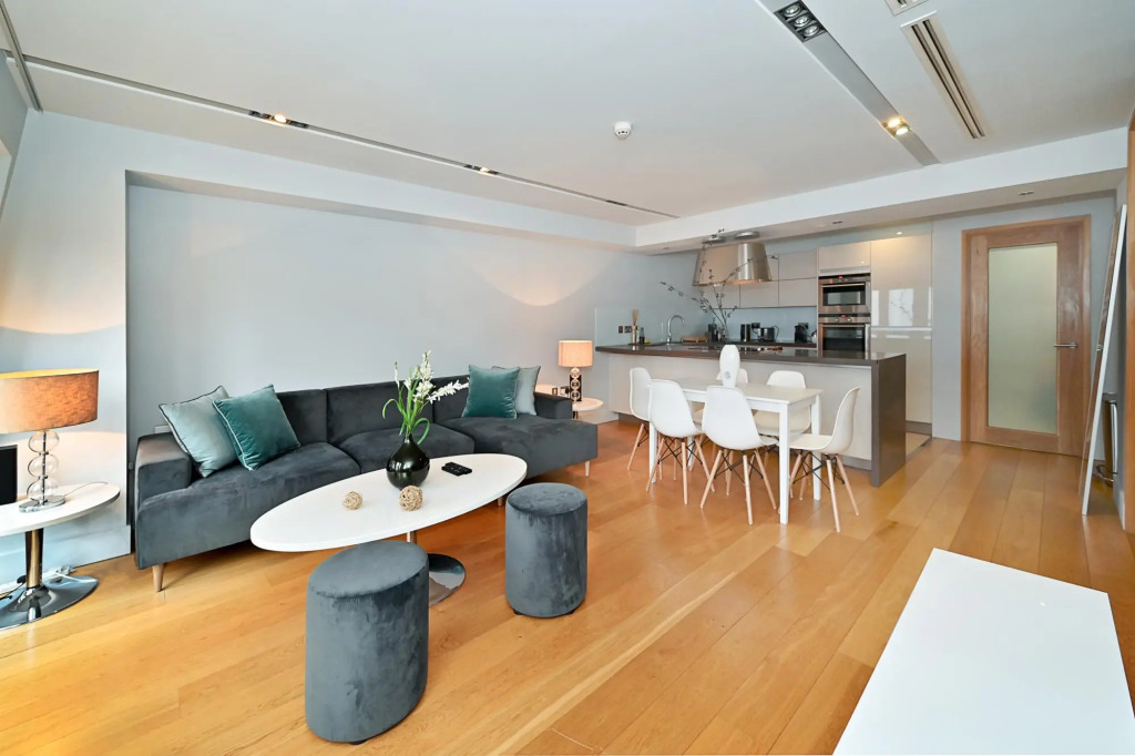 Amazing Mayfair 2 Bedroom 2 Bath Air Conditioned