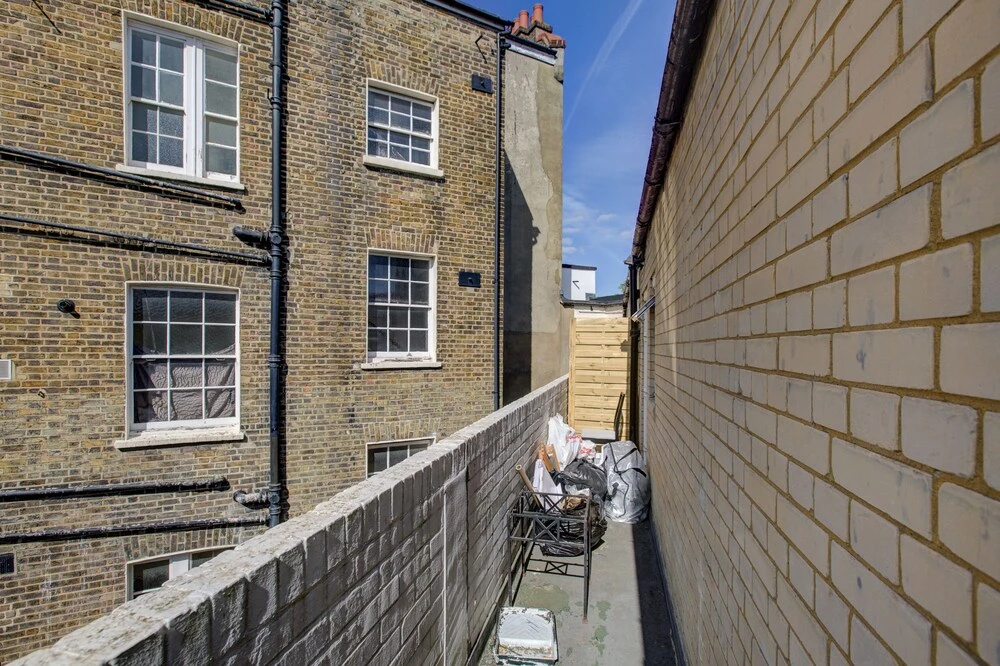 Private Family Apartment in Posh SW1 London