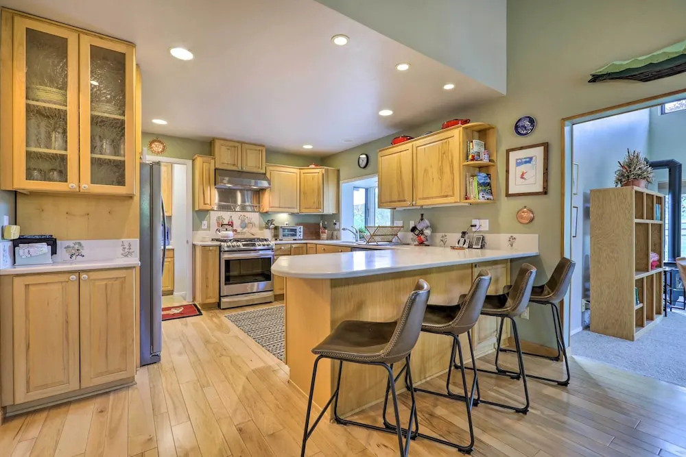 Sunlight Mountain Home w/ Hot Tub & View!