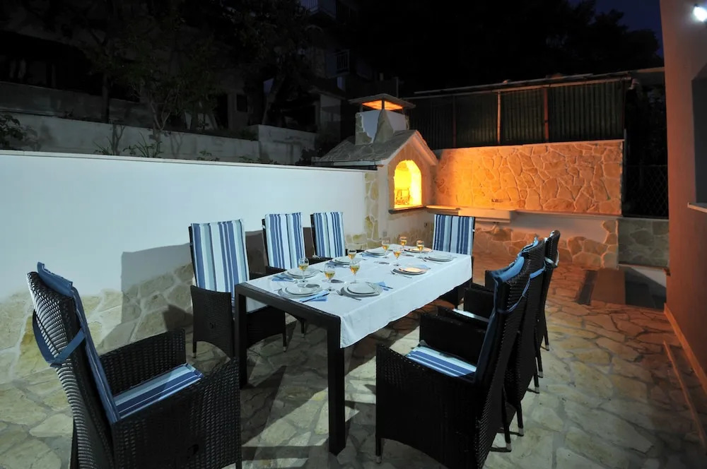Luxury villa Rooftop pool Avbl in season