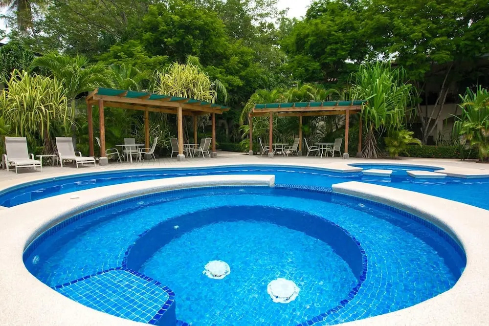 Casa del Sol-4 Secured and Quiet Complex - Minute Walk to the Beach
