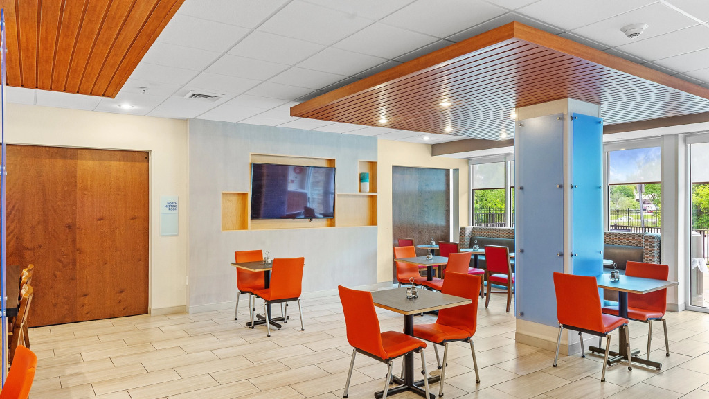 Holiday Inn Express & Suites Mobile - University Area by IHG