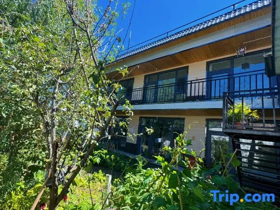 Narati opened the door Jianshan Residential English