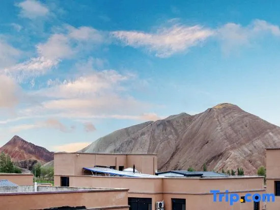 Wangshanyi Hotel (Colorful Danxia Scenic Area Branch)