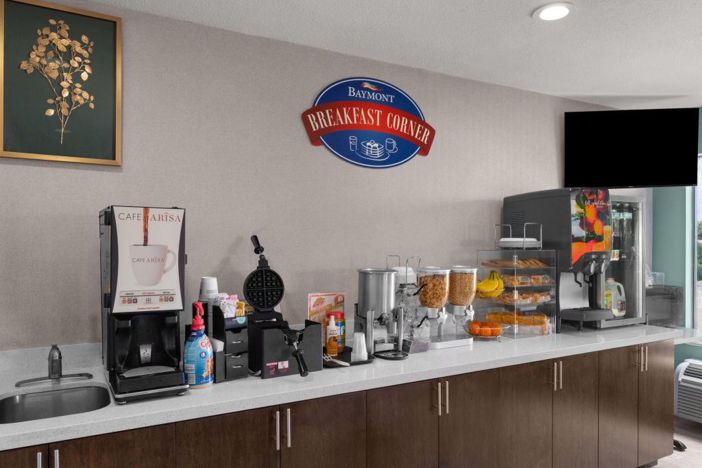 Baymont by Wyndham Iowa Lake Charles