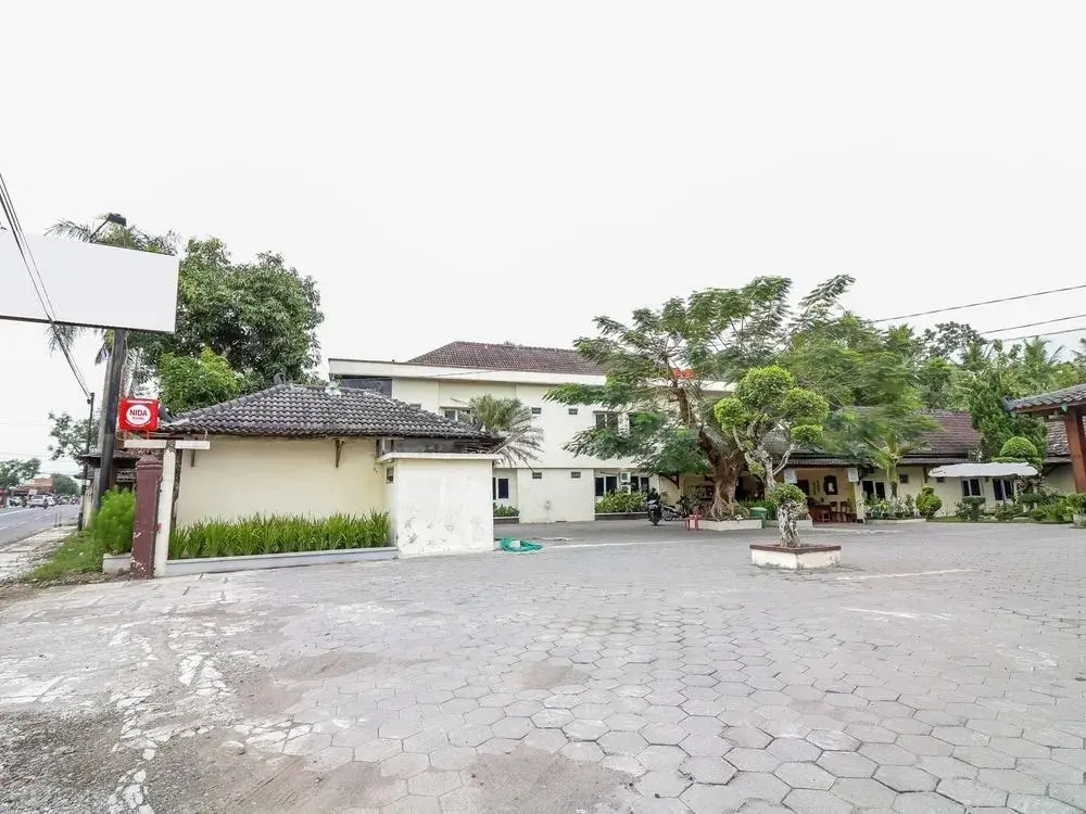 Nida Rooms 9 Kraton Tugu Railway Station at Hotel Queen Star