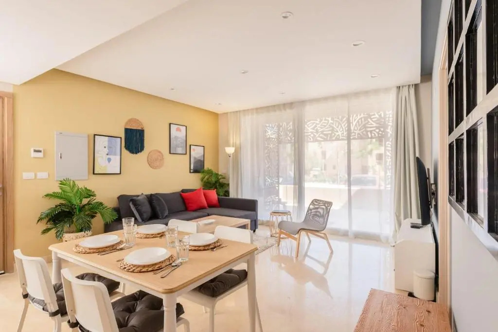 Xuru Stays I Exotic 1bdr w/ Outdoor Terrace Pool & Beach Access